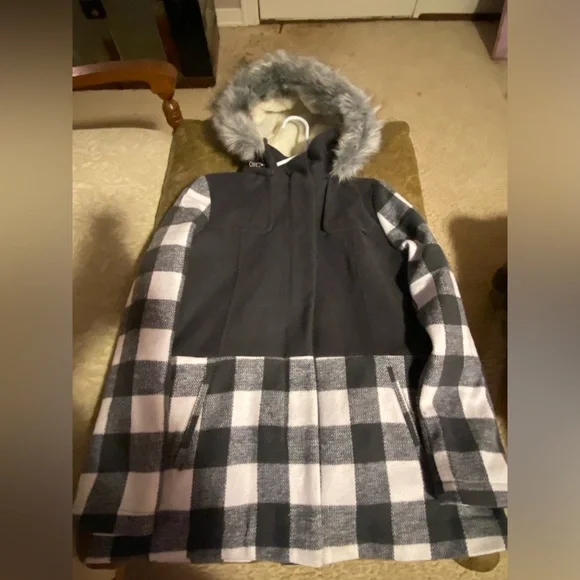 Celebrity Pink Color Block Coat With Detachable Sherpa Lined Fur Hood Like New - Picture 8 of 9